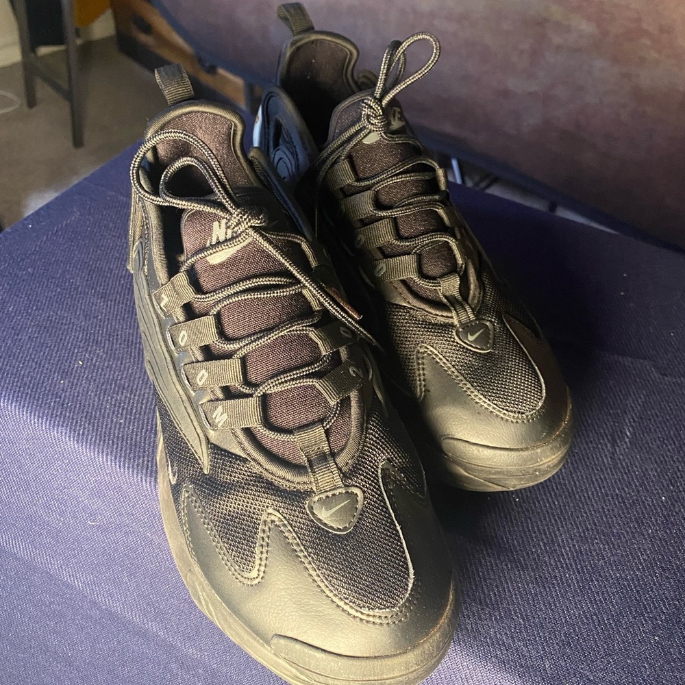 Nike Zoom 2000 Women’s Black Shoes
